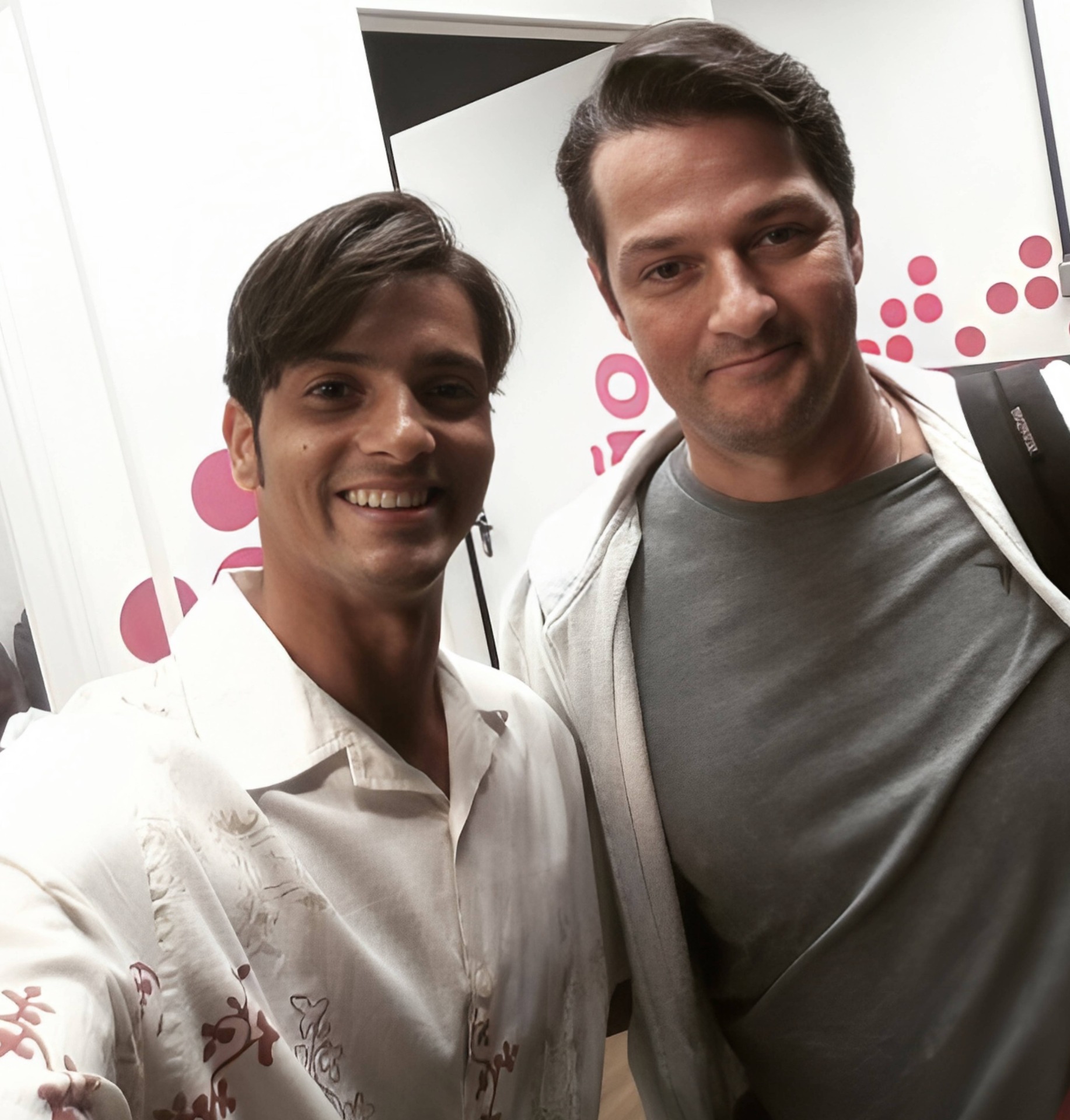 Romero Silva e Marcelo Serrado na globo